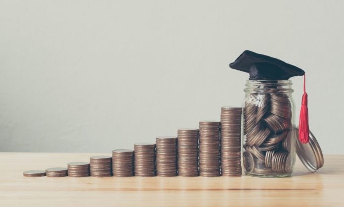 Should You Start Paying Off Student Loans While in School?