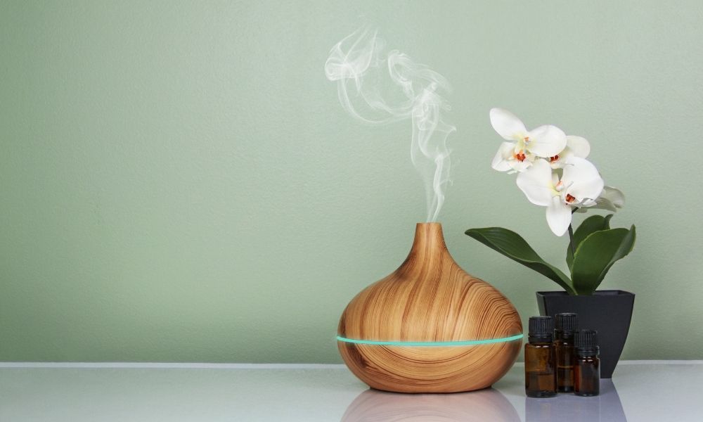 5 Oils to Put in Your Diffuser to Promote Relaxation